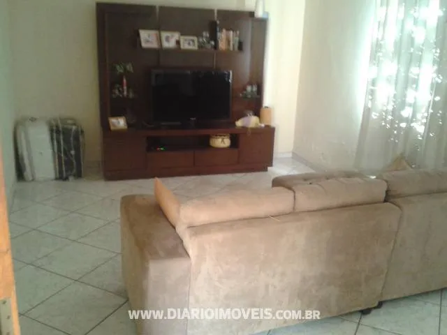 Casa à venda — foto 2 de 2