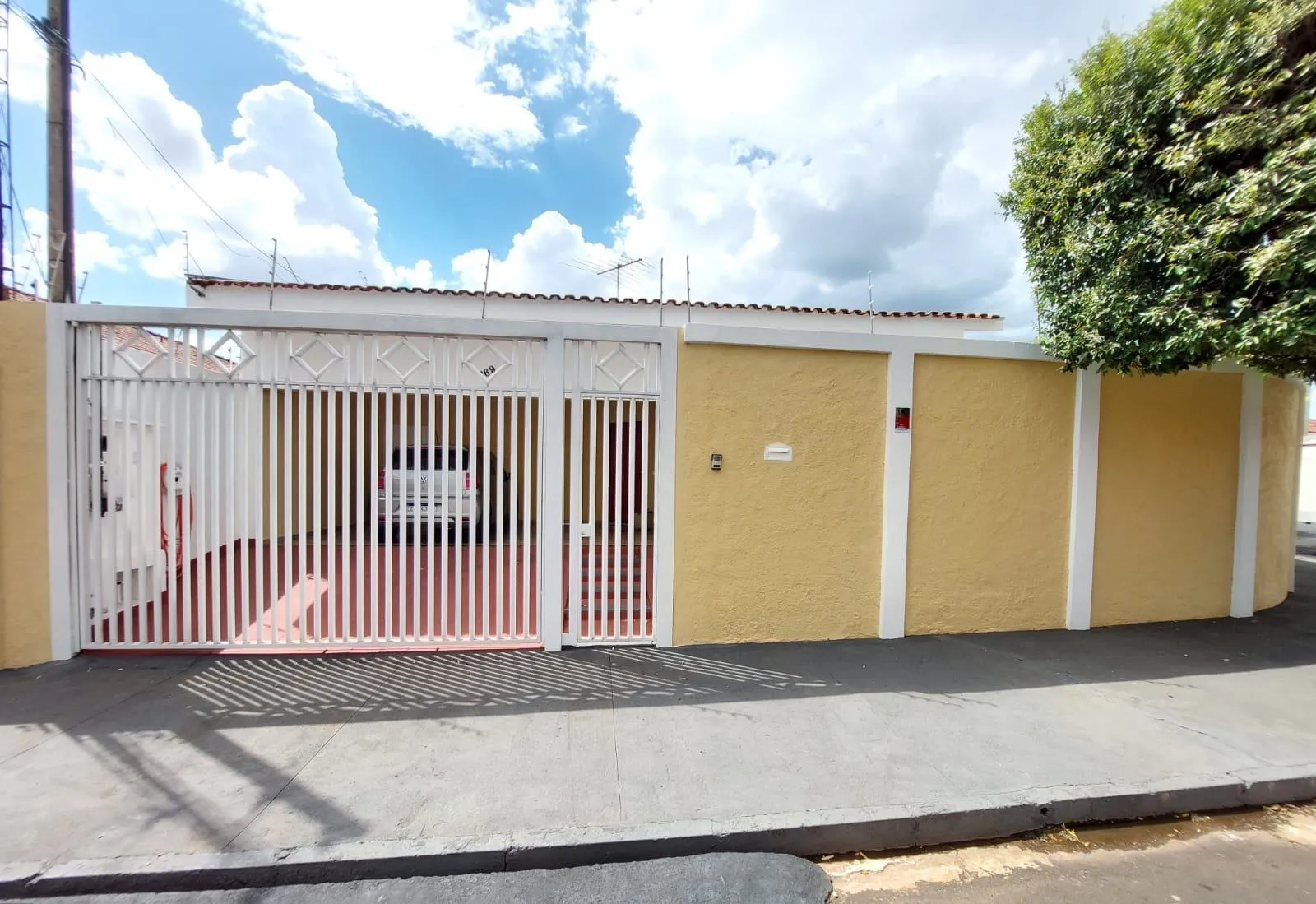 Casa com 3 quartos à venda, 220m² — foto 1 de 15