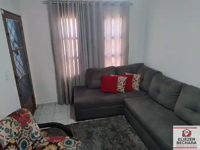Casa com 3 quartos à venda, 70m² — foto 1 de 18