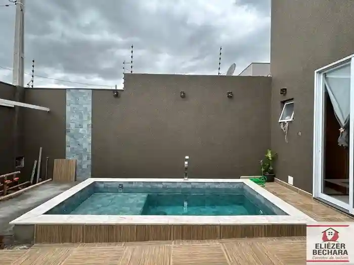 Casa com 3 quartos à venda, 140m² — foto 1 de 9