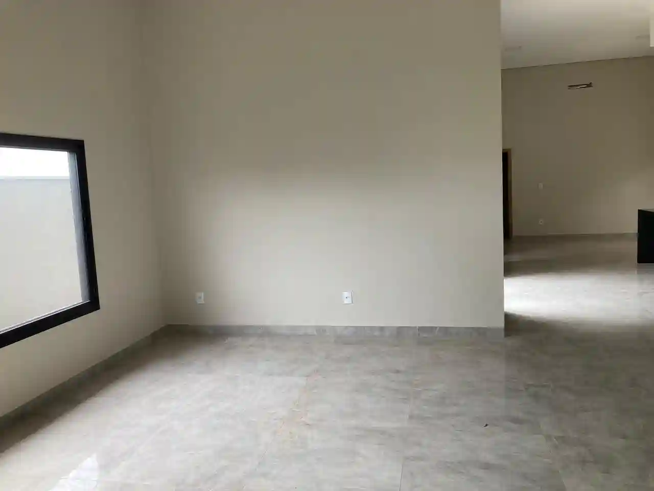 Casa de Condomínio com 3 quartos à venda, 228m² — foto 1 de 8