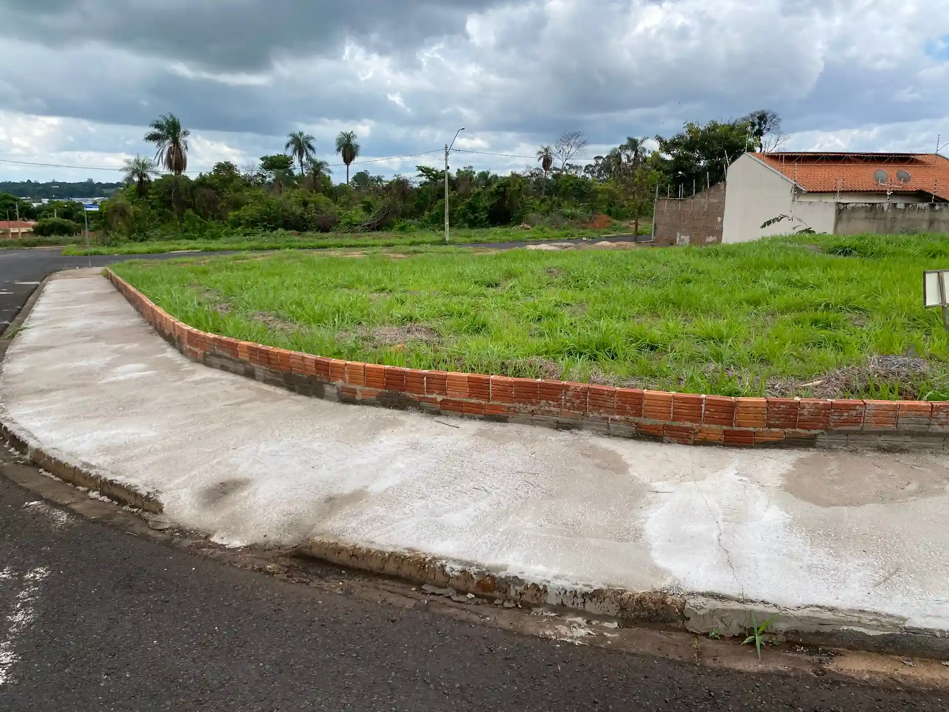 Terreno / Lote / Condomínio  à venda, 337m² — foto 1 de 8