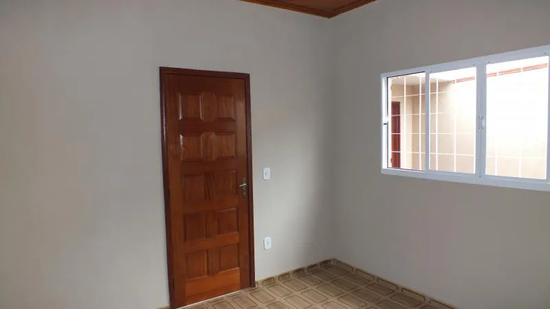Casa à venda — foto 1 de 4