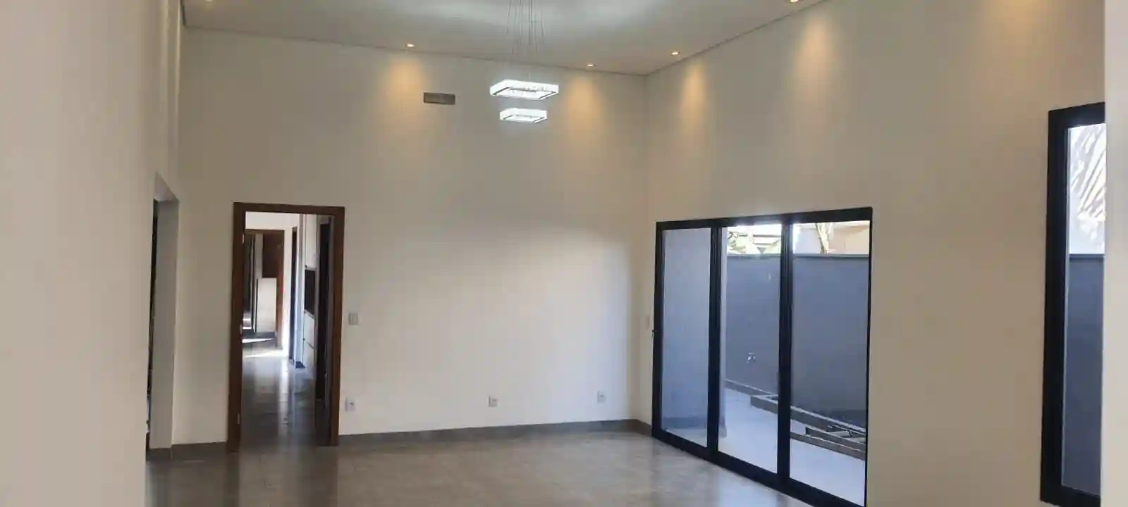 Casa de Condomínio com 3 quartos à venda, 217m² — foto 4 de 18