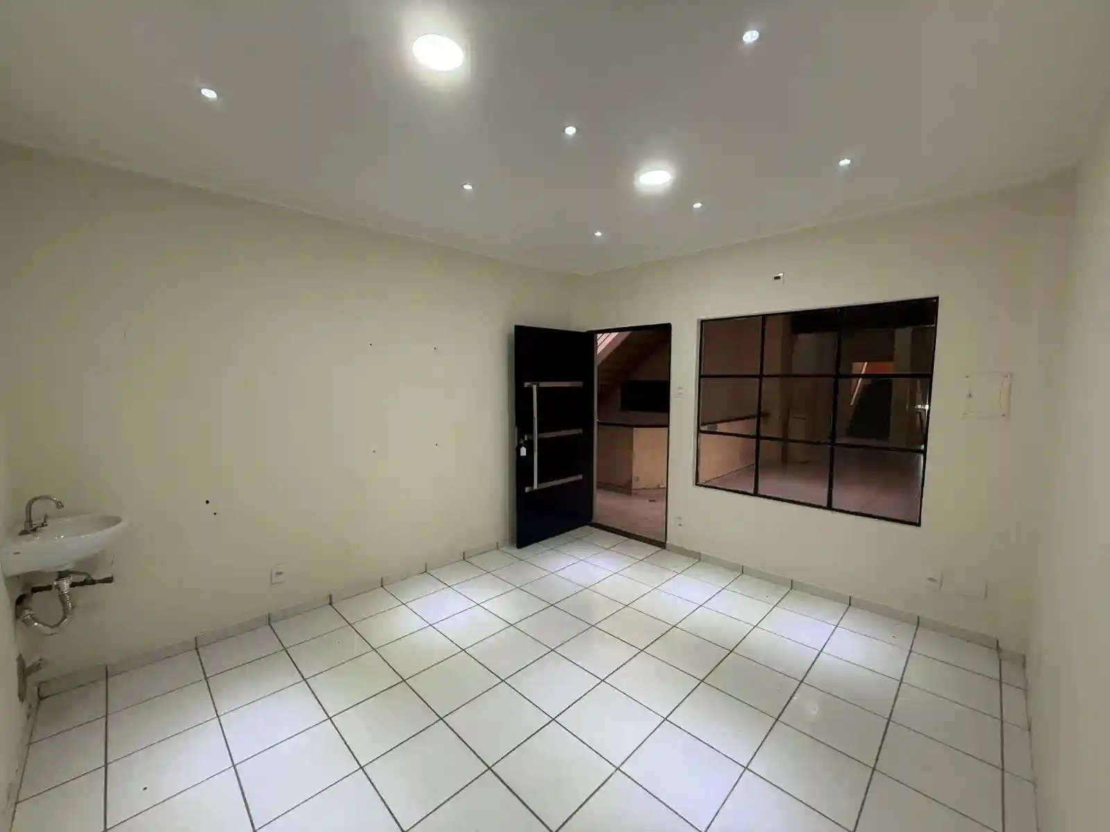 Conjunto Comercial / Sala  para aluguel, 17m² — foto 9 de 10