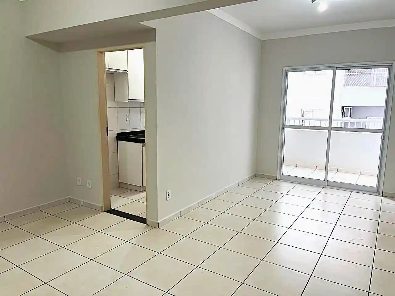 Apartamento com 2 quartos à venda, 65m² — foto 2 de 16