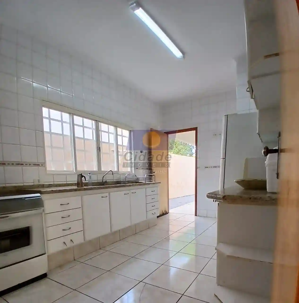 Casa com 3 quartos à venda, 210m² — foto 11 de 16