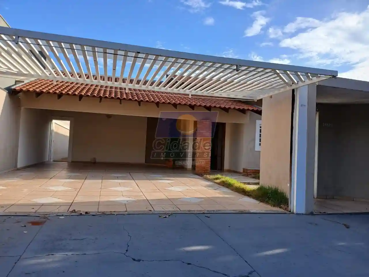 Casa com 3 quartos à venda, 210m² — foto 3 de 16