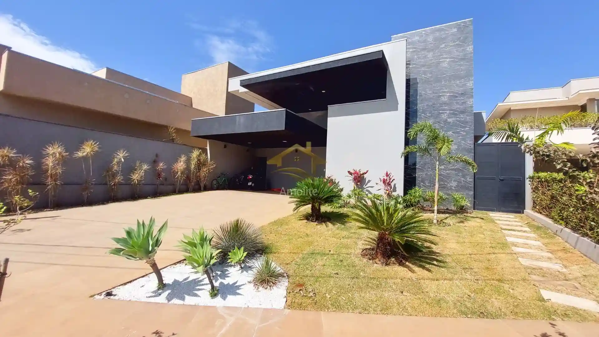 Casa de Condomínio com 3 quartos à venda, 220m² — foto 1 de 40