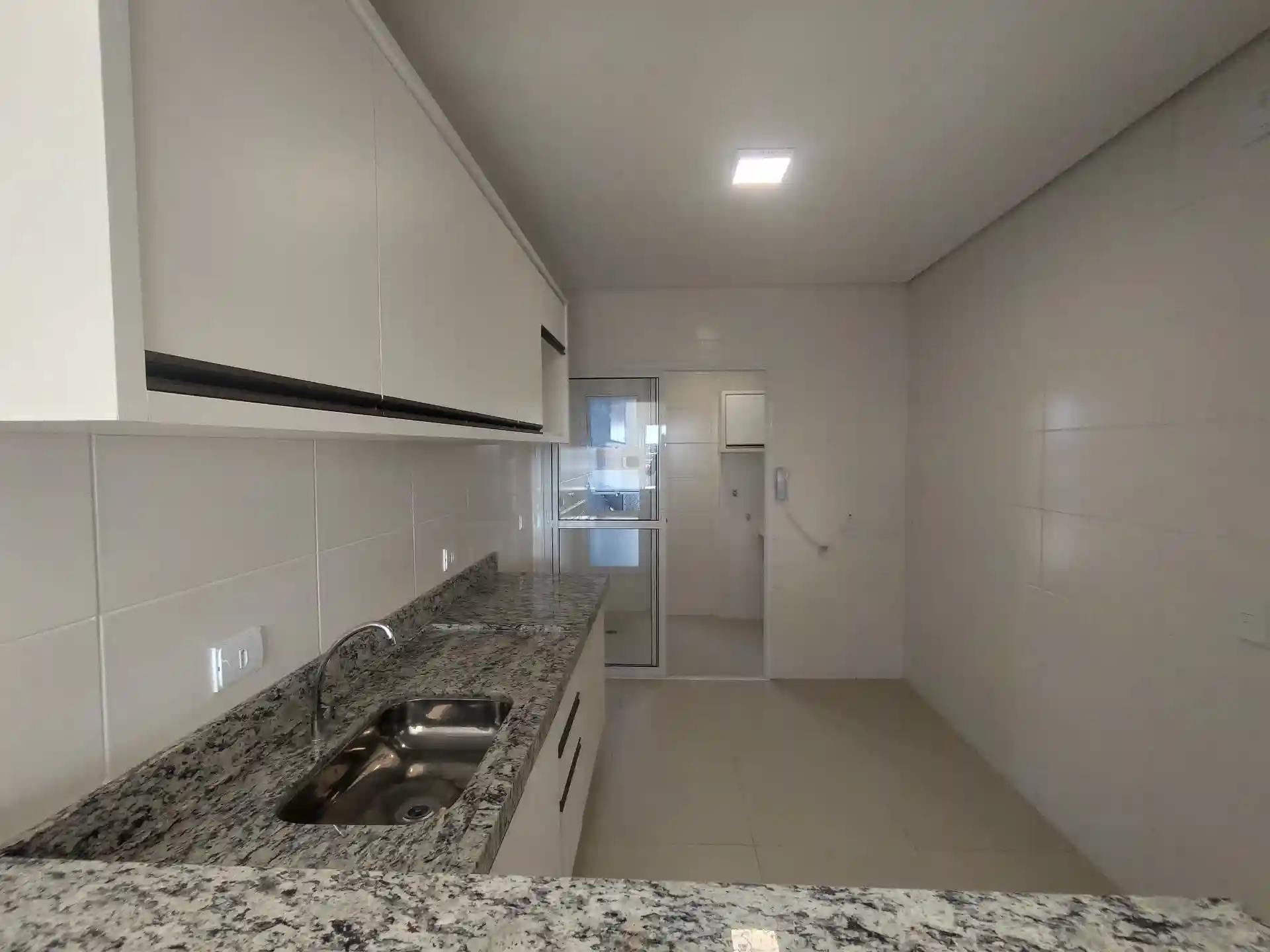 Apartamento com 2 quartos para aluguel, 76m² — foto 2 de 17