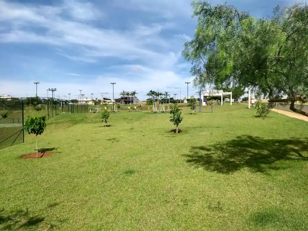 Terreno / Lote / Condomínio  à venda, 225m² — foto 3 de 6