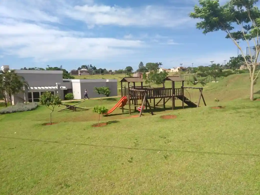 Terreno / Lote / Condomínio  à venda, 225m² — foto 1 de 6