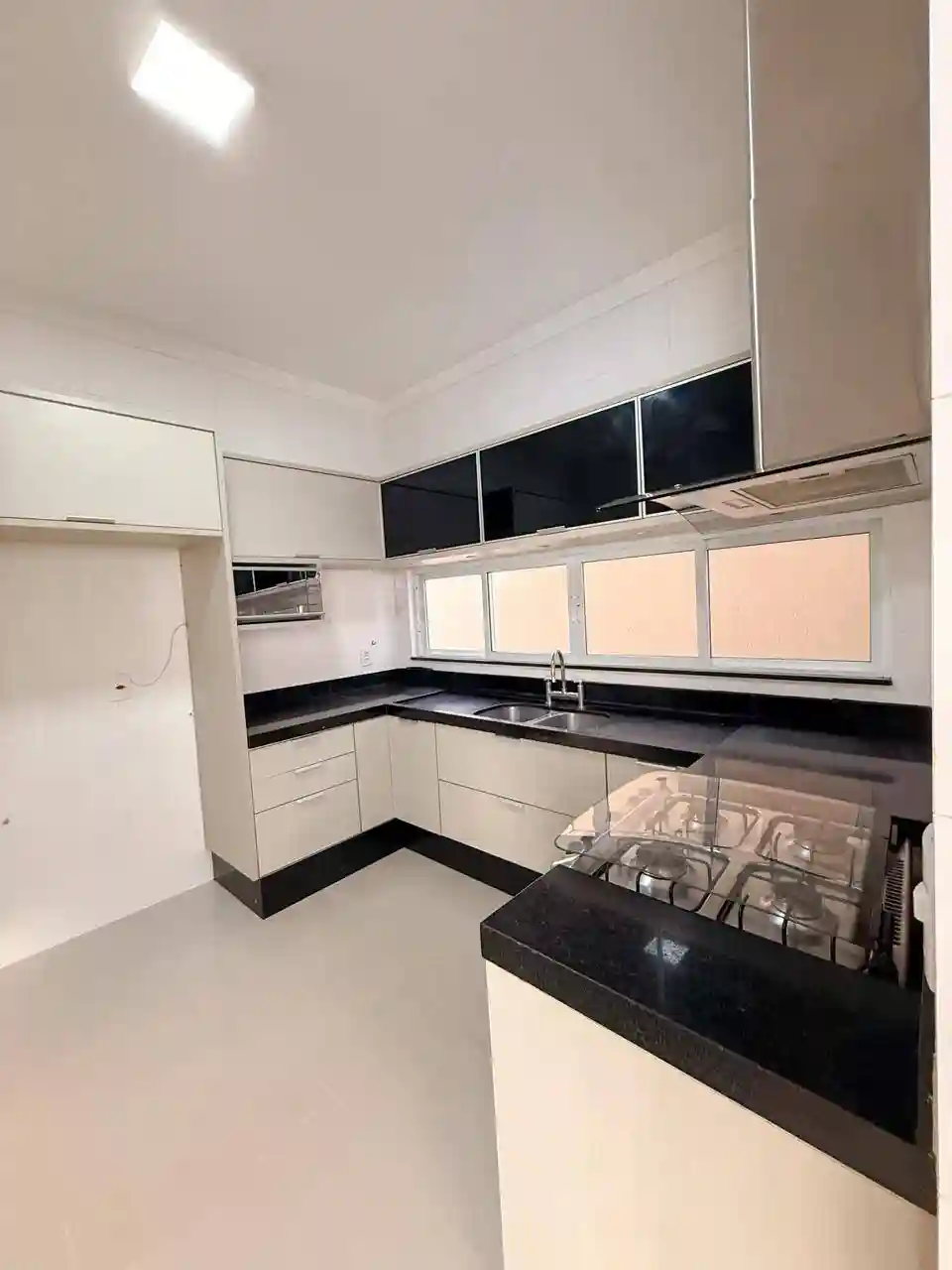 Casa de Condomínio com 3 quartos à venda, 320m² — foto 13 de 18