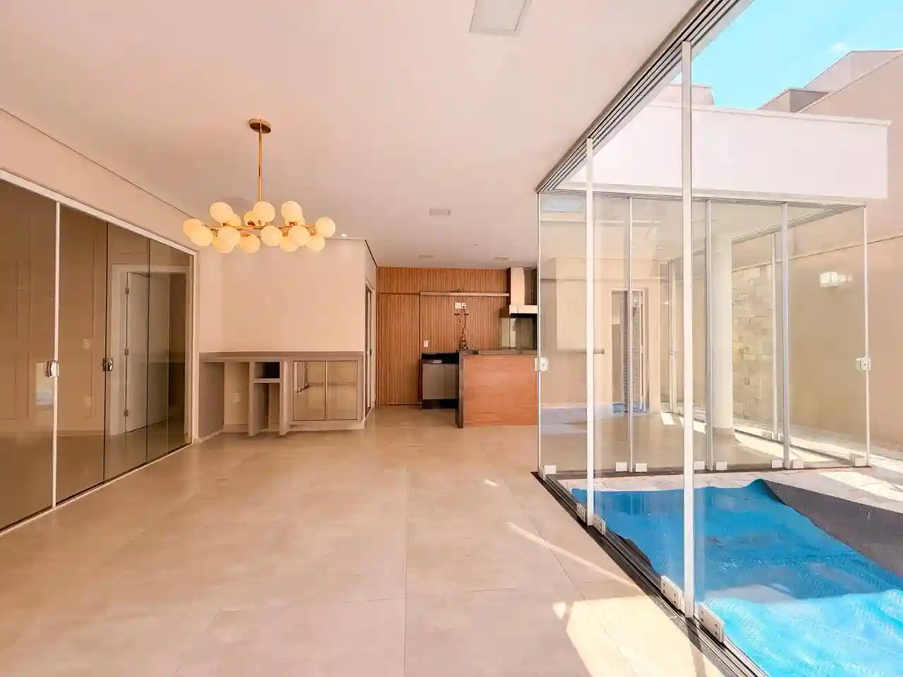 Casa de Condomínio com 3 quartos à venda, 320m² — foto 2 de 18