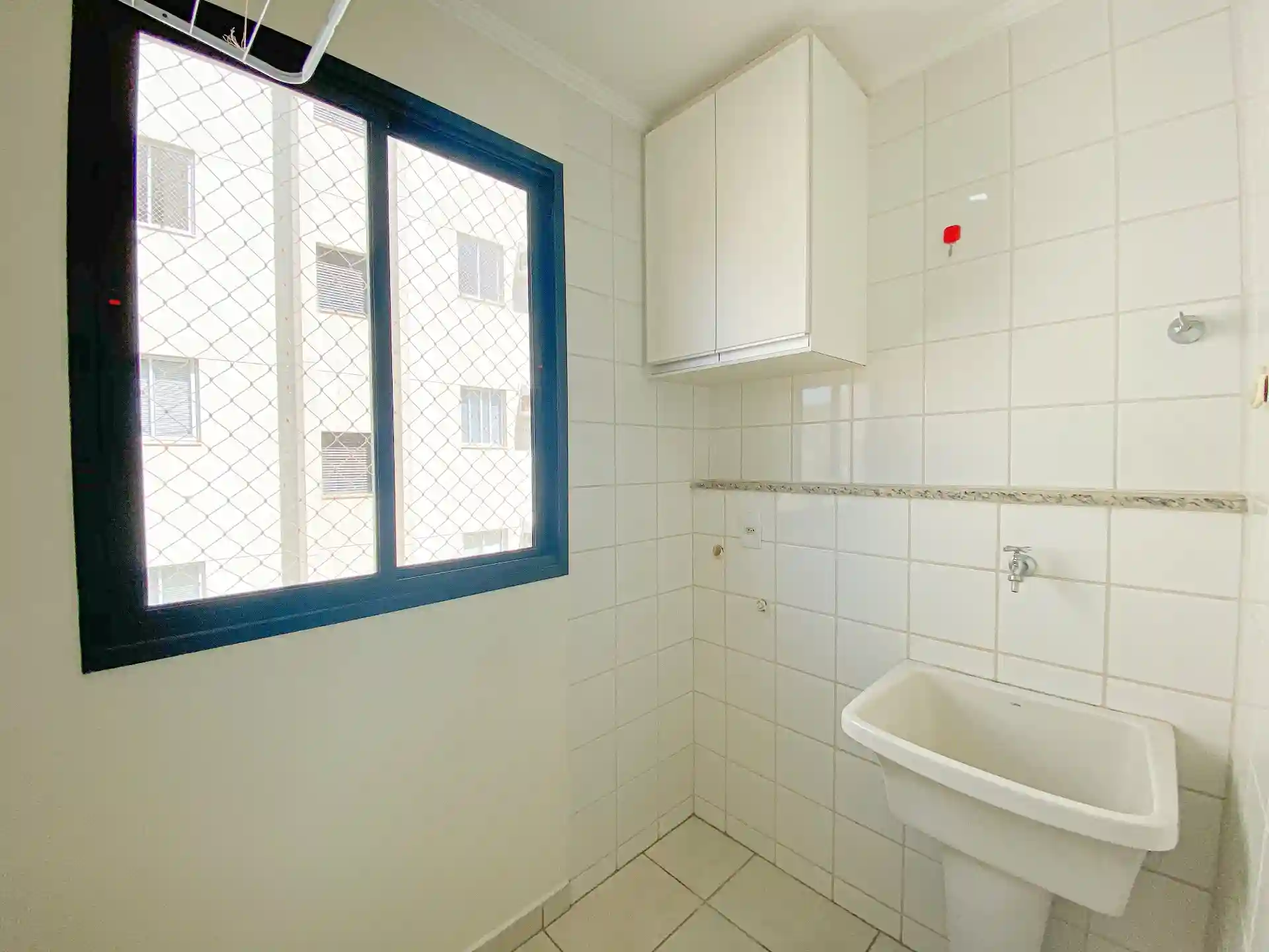 Apartamento com 2 quartos para aluguel, 70m² — foto 2 de 7