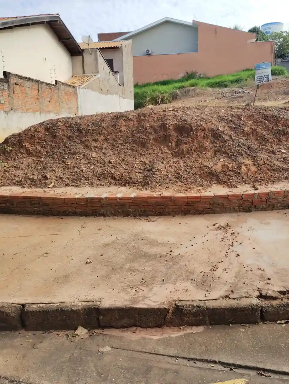 Terreno / Lote / Condomínio  à venda, 330m² — foto 1 de 2