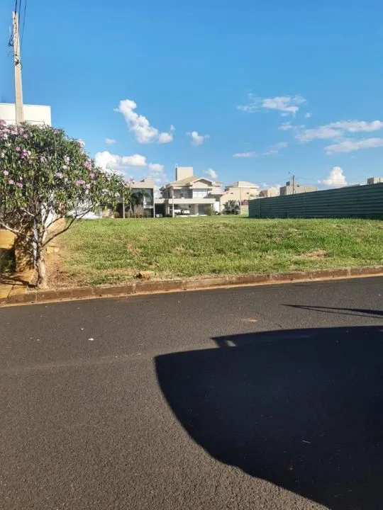 Terreno / Lote / Condomínio à venda — foto 2 de 3