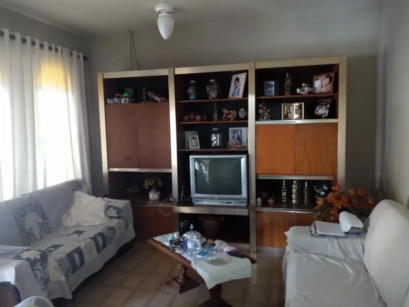 Casa à venda — foto 1 de 4