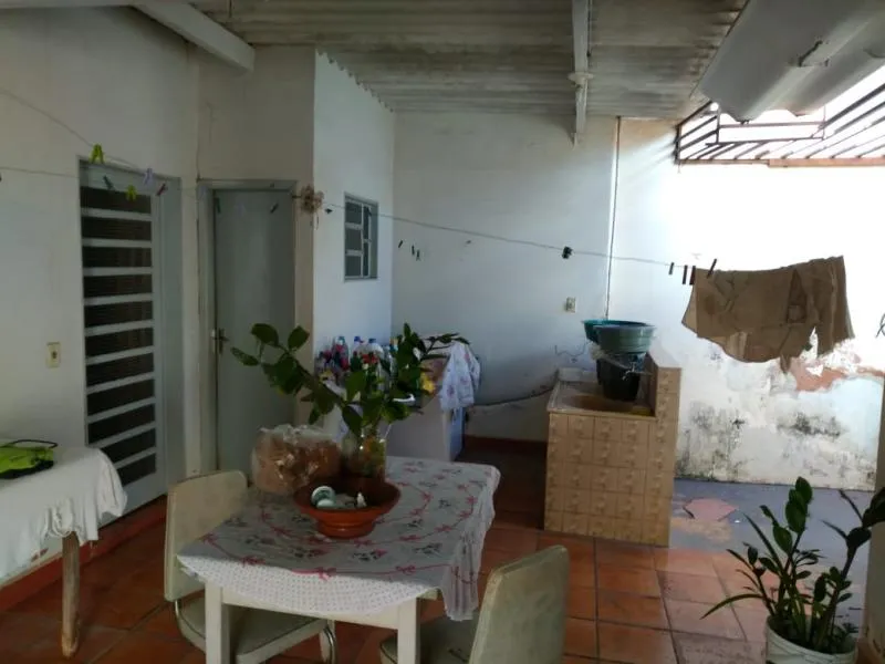 Casa à venda — foto 2 de 4