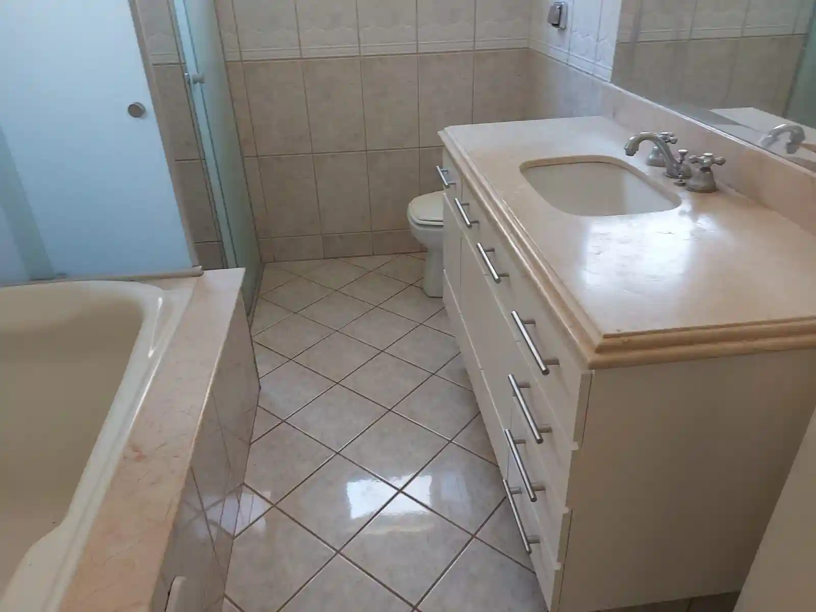 Casa de Condomínio com 3 quartos para aluguel, 250m² — foto 8 de 25