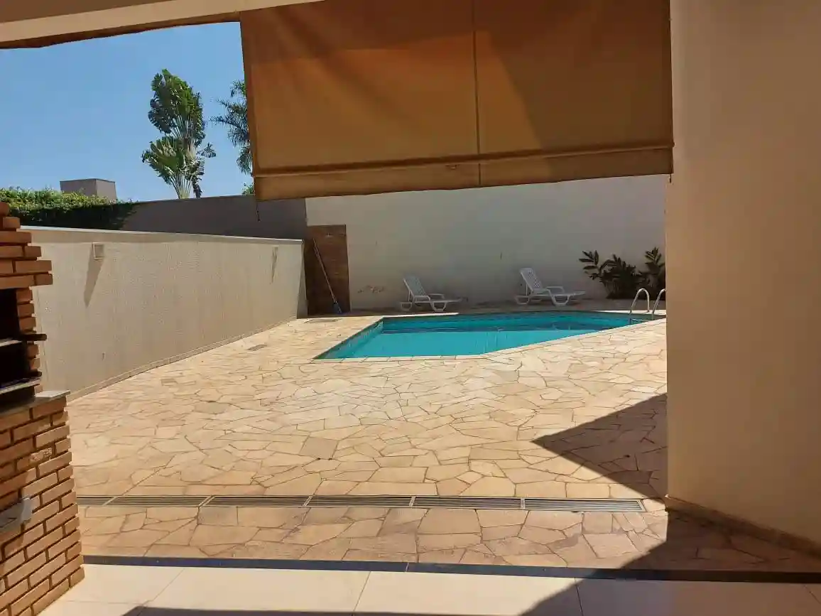 Casa de Condomínio com 3 quartos para aluguel, 250m² — foto 4 de 25