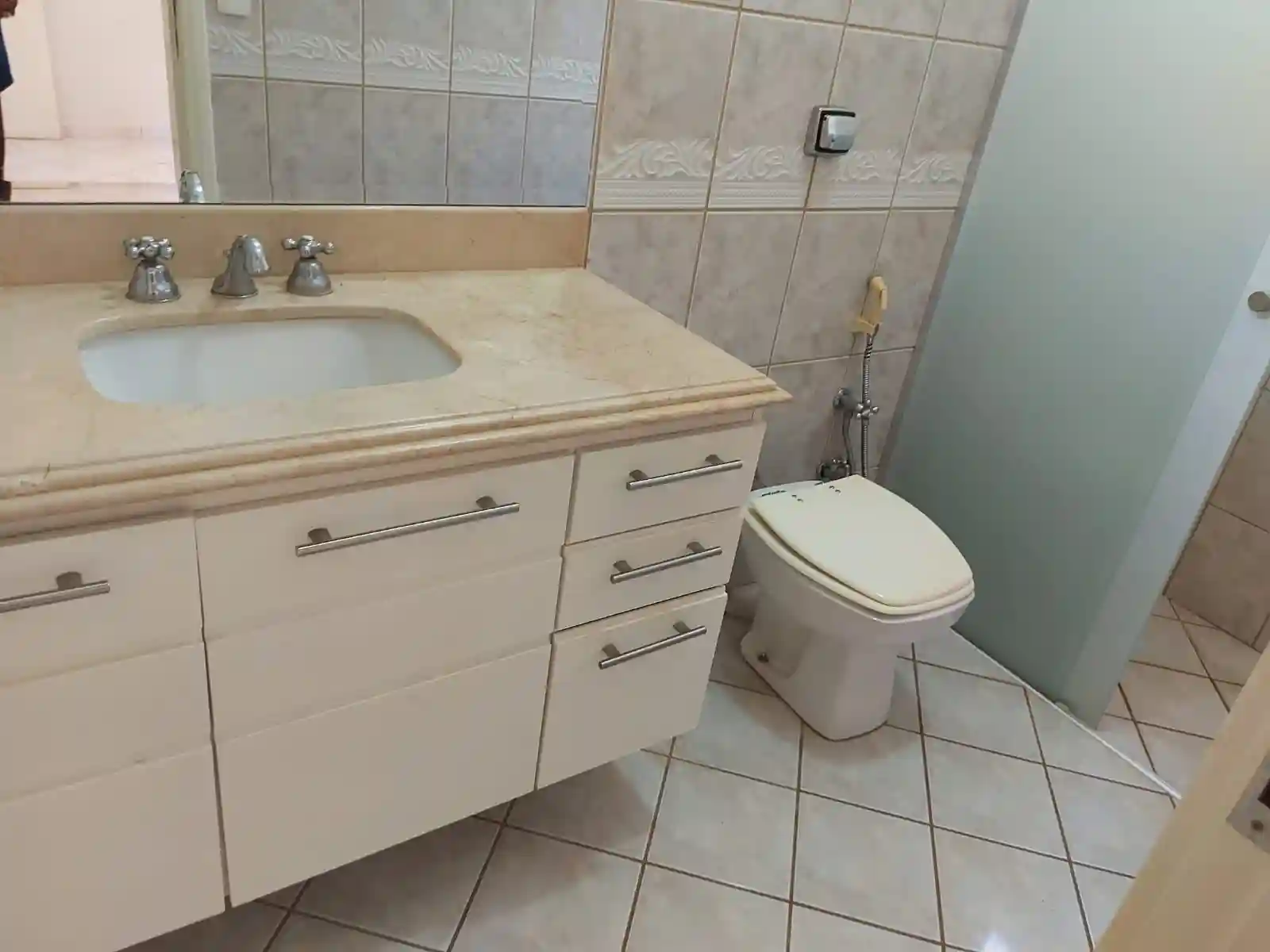 Casa de Condomínio com 3 quartos para aluguel, 250m² — foto 9 de 25
