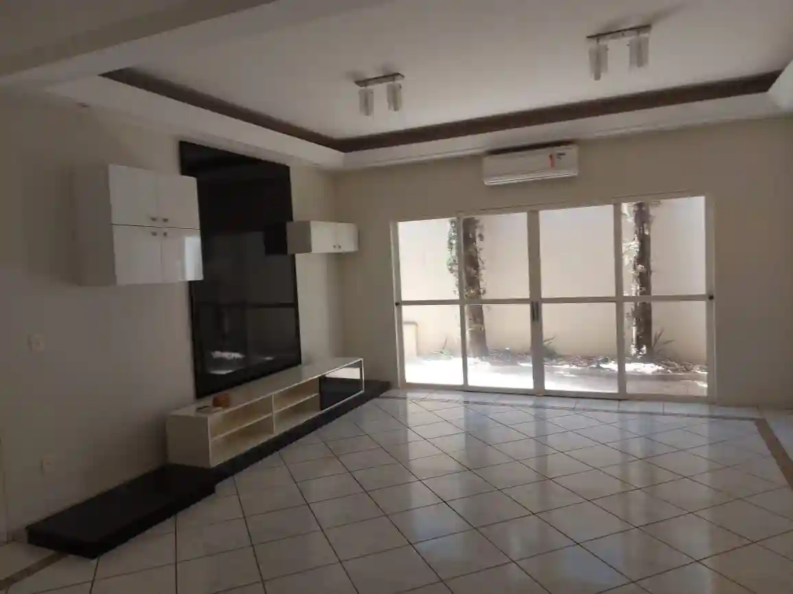 Casa de Condomínio com 3 quartos para aluguel, 250m² — foto 16 de 25