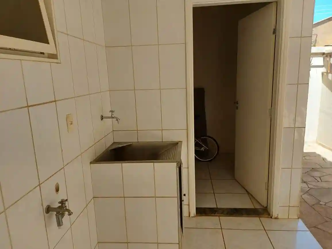 Casa de Condomínio com 3 quartos para aluguel, 250m² — foto 13 de 25