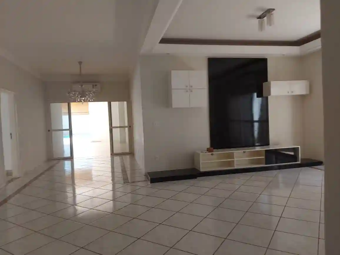 Casa de Condomínio com 3 quartos para aluguel, 250m² — foto 15 de 25