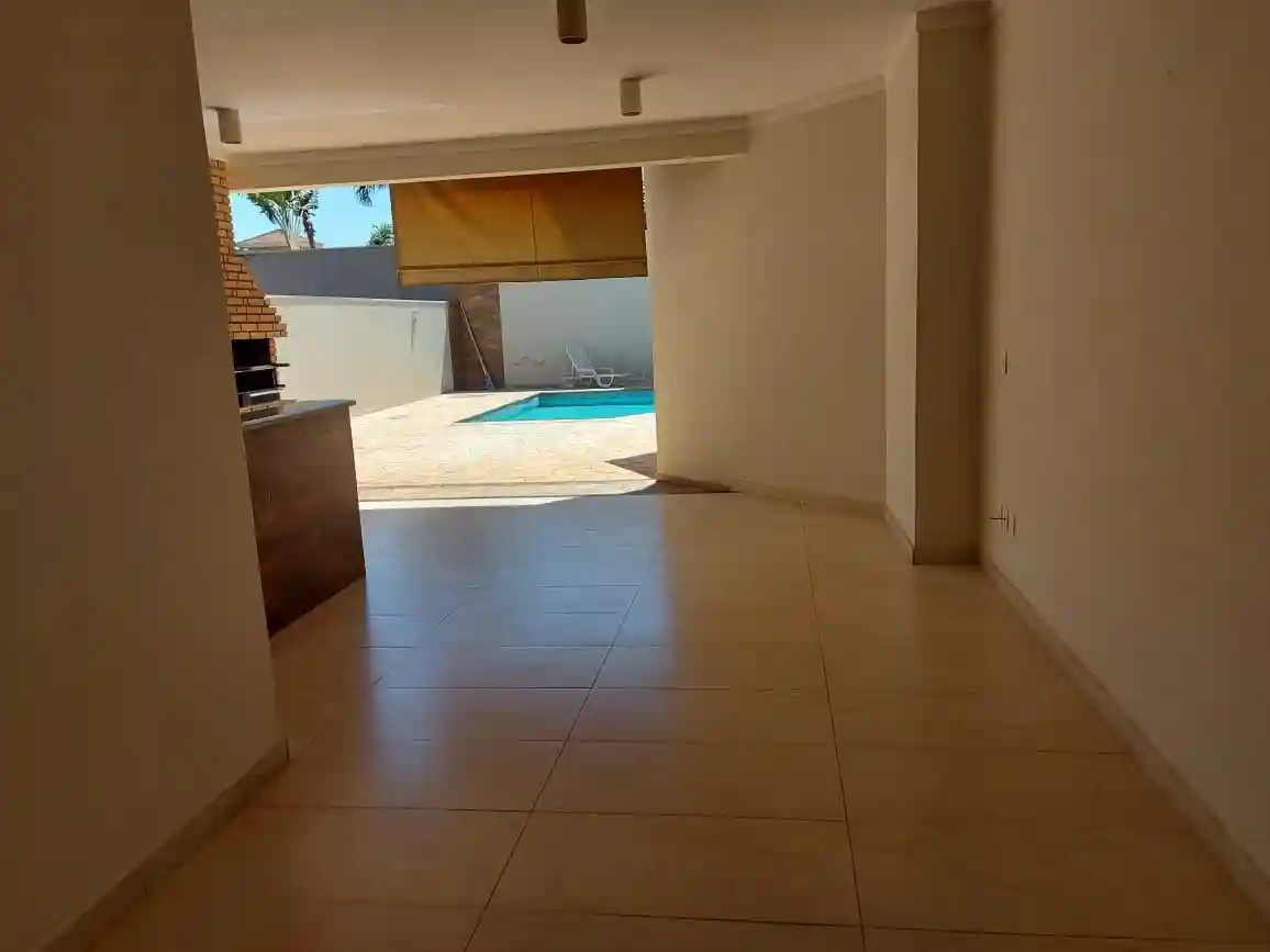 Casa de Condomínio com 3 quartos para aluguel, 250m² — foto 6 de 25