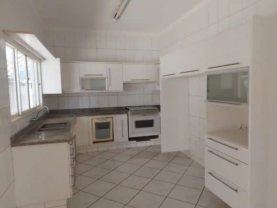 Casa de Condomínio com 3 quartos para aluguel, 250m² — foto 17 de 25