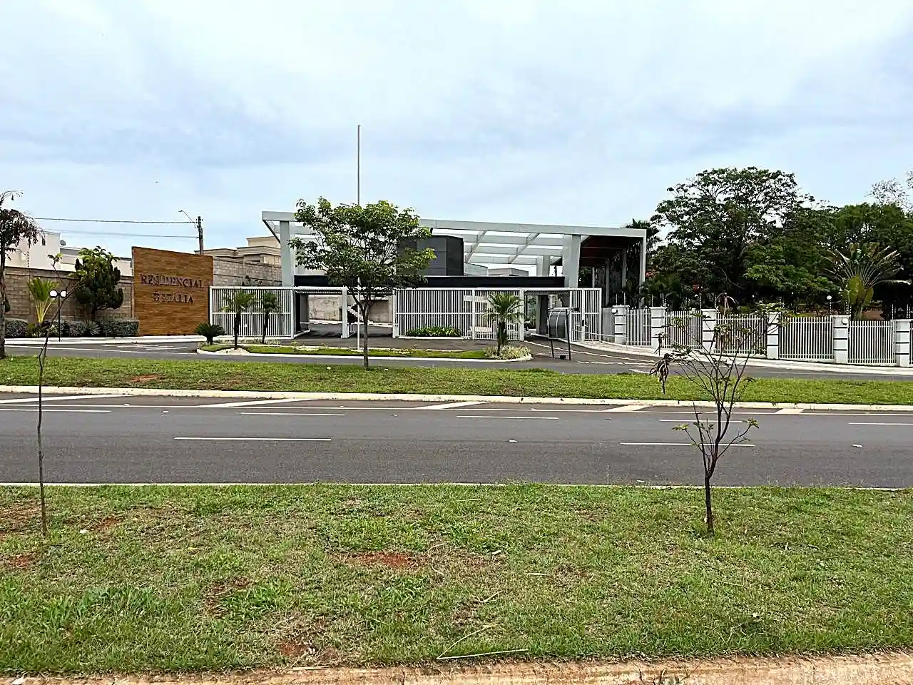 Terreno / Lote / Condomínio  à venda, 450m² — foto 1 de 11
