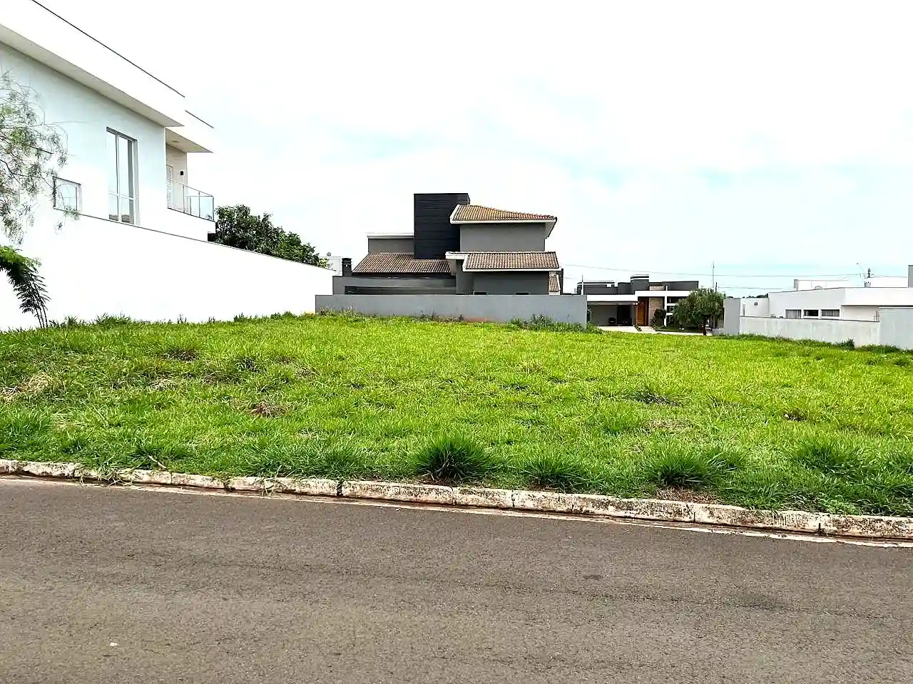 Terreno / Lote / Condomínio  à venda, 450m² — foto 3 de 11