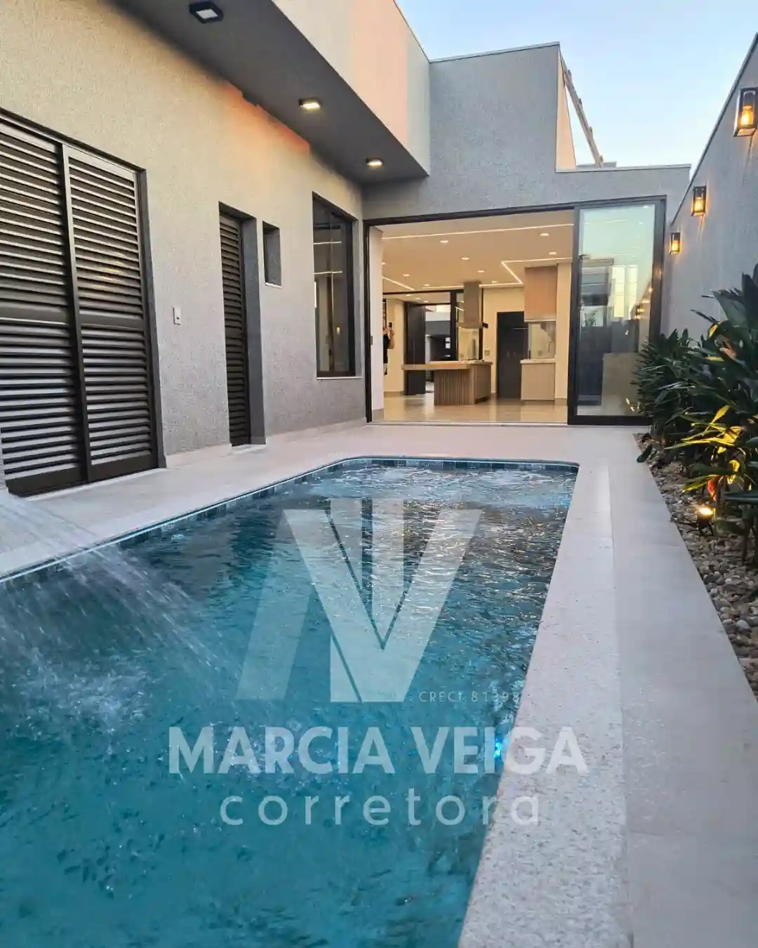 Casa de Condomínio com 3 quartos à venda, 377m² — foto 1 de 28