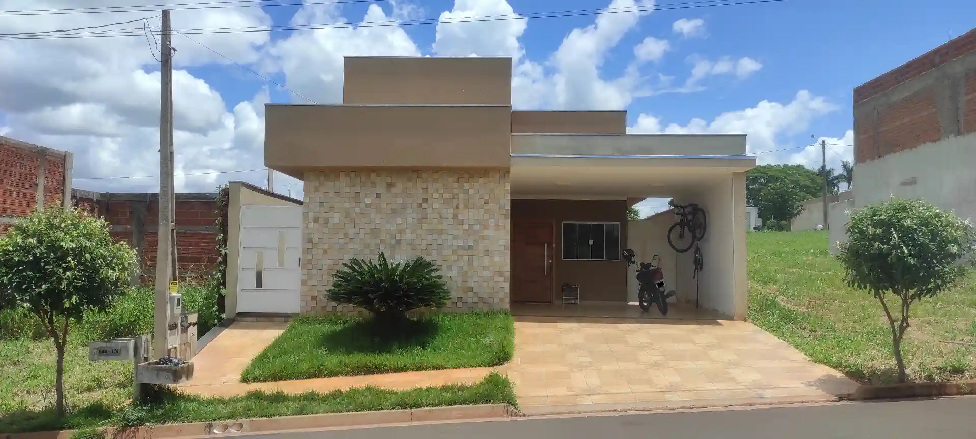 Casa com 3 quartos à venda, 150m² — foto 1 de 31