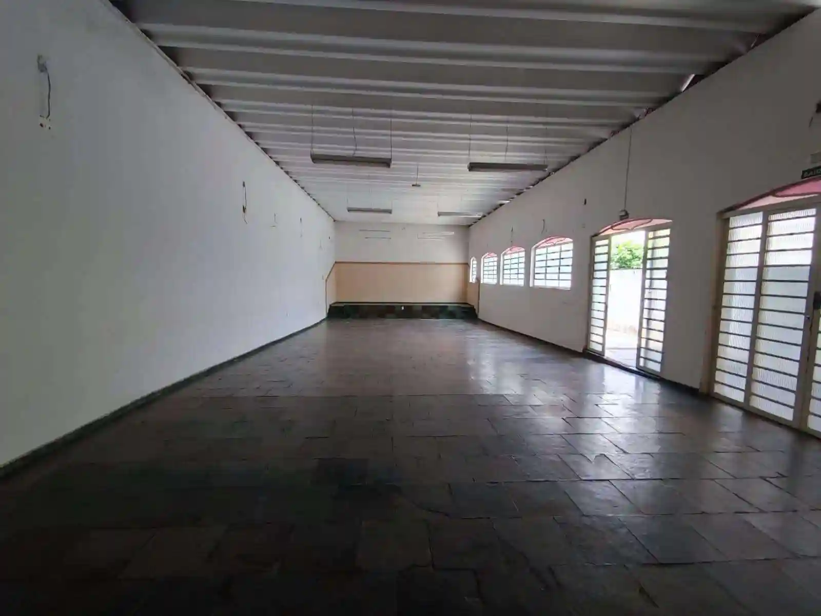 Loja / Salão / Ponto Comercial  à venda, 194m² — foto 2 de 12
