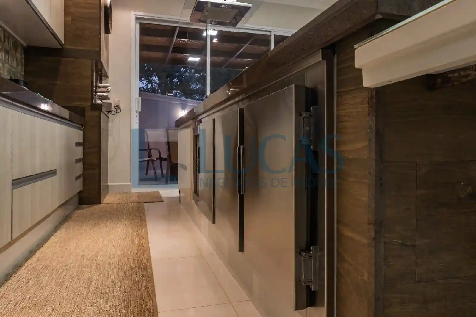 Casa de Condomínio com 3 quartos à venda, 220m² — foto 15 de 17