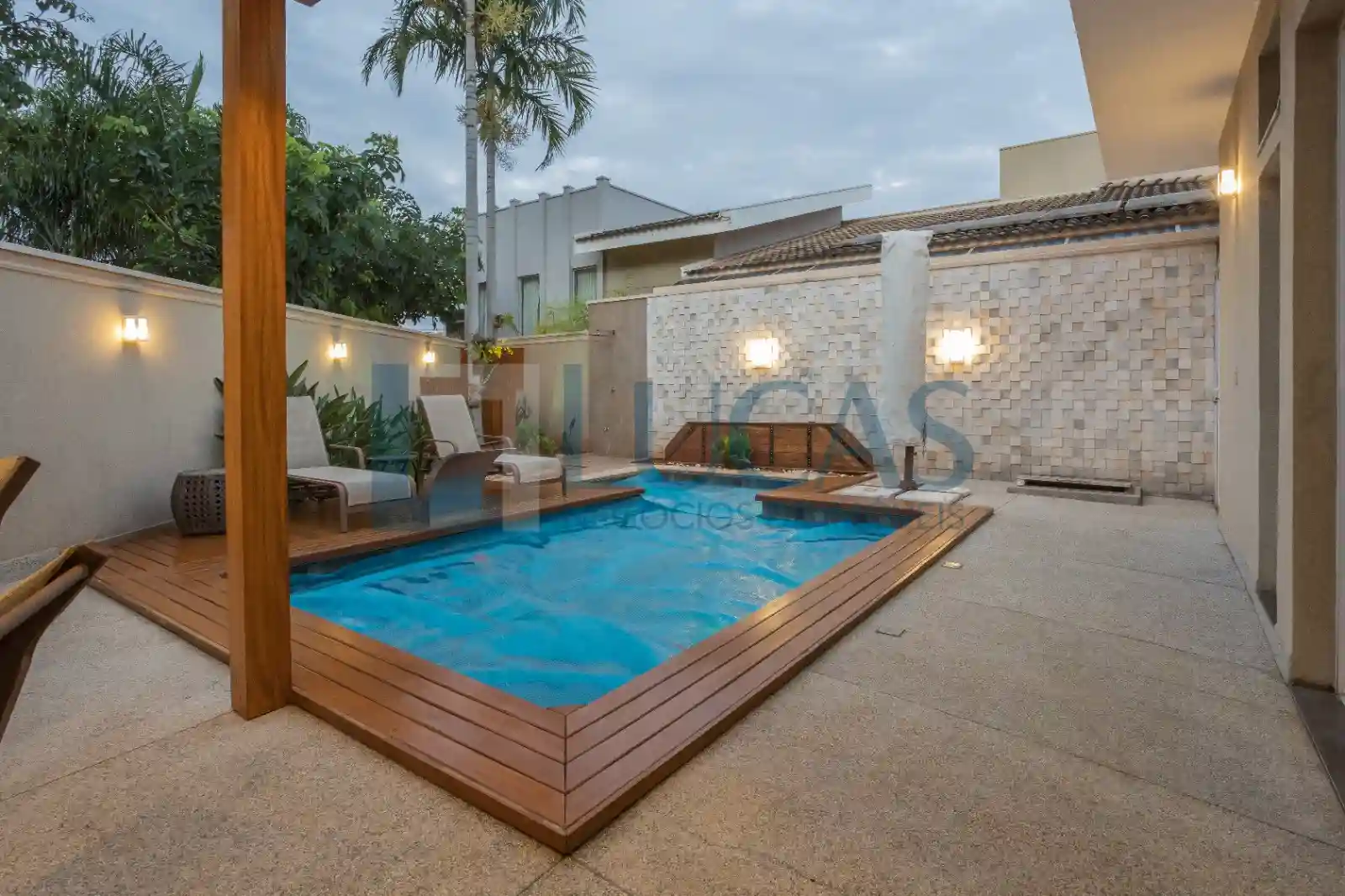 Casa de Condomínio com 3 quartos à venda, 220m² — foto 3 de 17