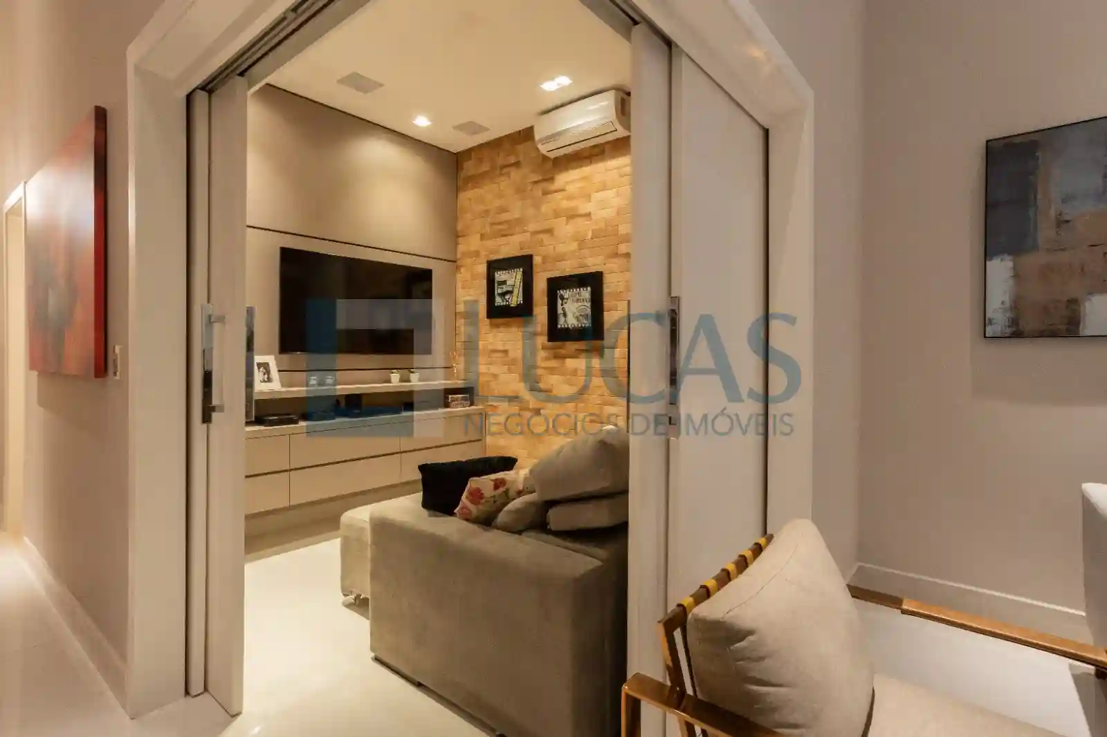 Casa de Condomínio com 3 quartos à venda, 220m² — foto 8 de 17