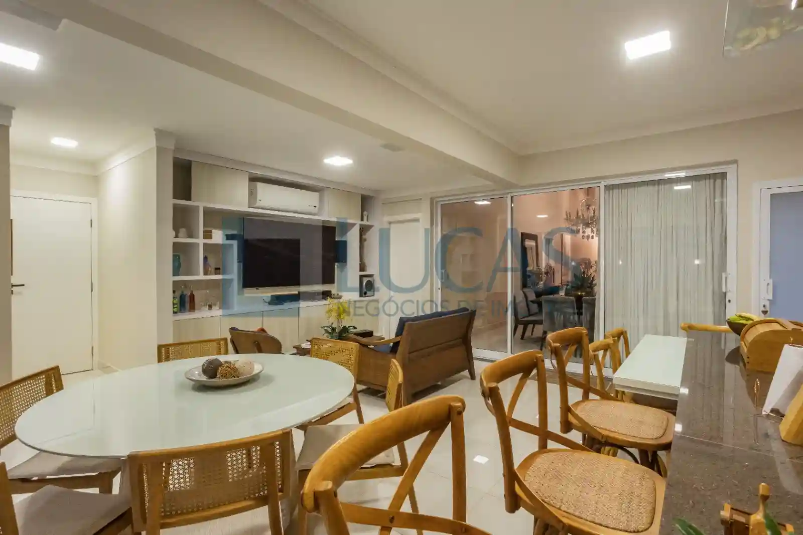 Casa de Condomínio com 3 quartos à venda, 220m² — foto 11 de 17