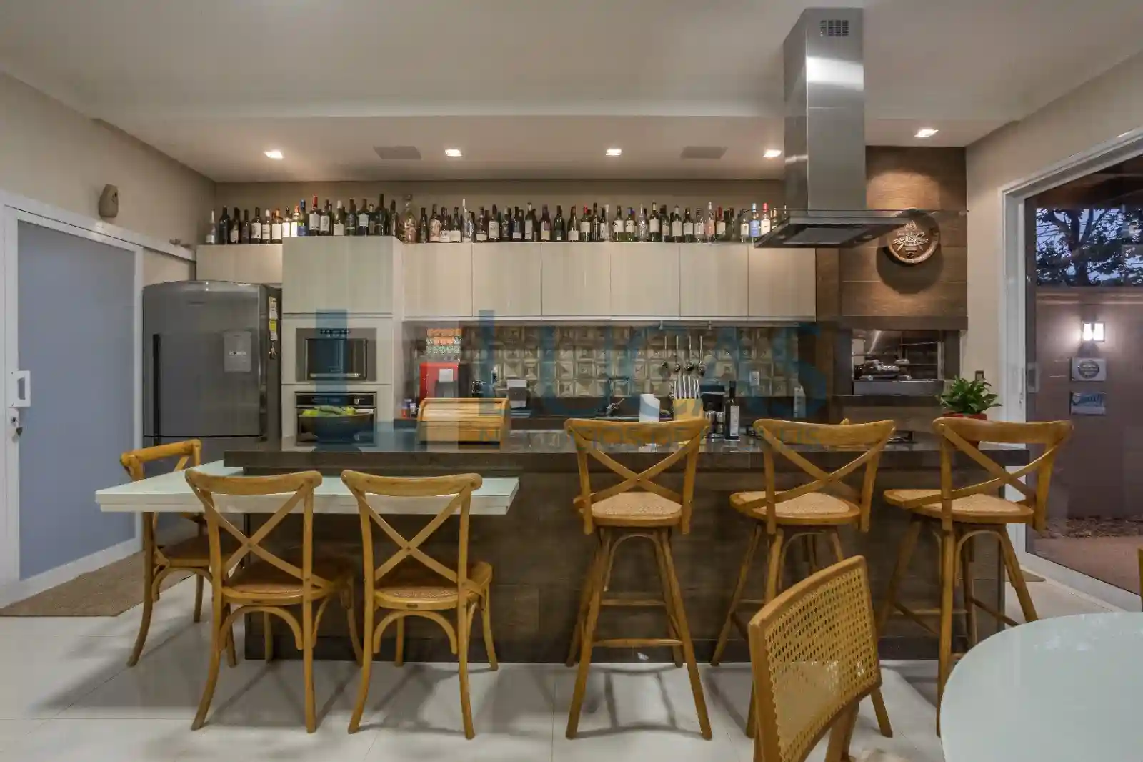 Casa de Condomínio com 3 quartos à venda, 220m² — foto 10 de 17