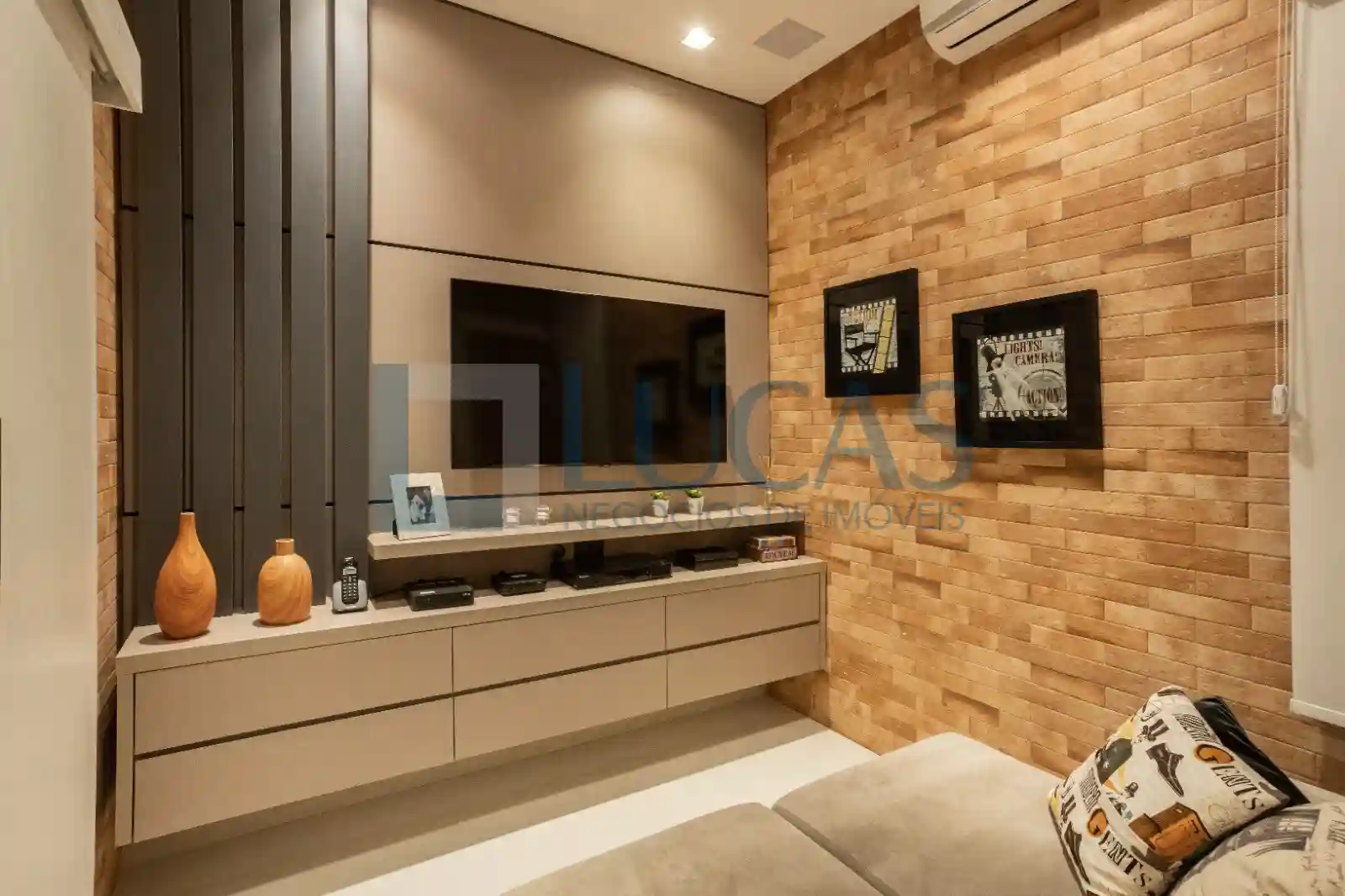 Casa de Condomínio com 3 quartos à venda, 220m² — foto 7 de 17
