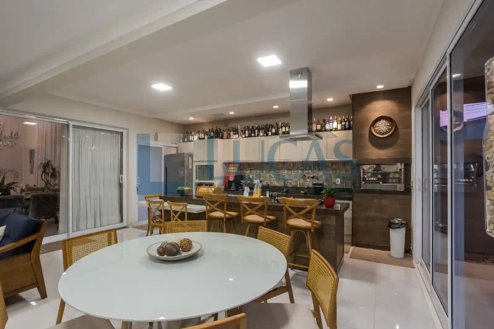Casa de Condomínio com 3 quartos à venda, 220m² — foto 9 de 17