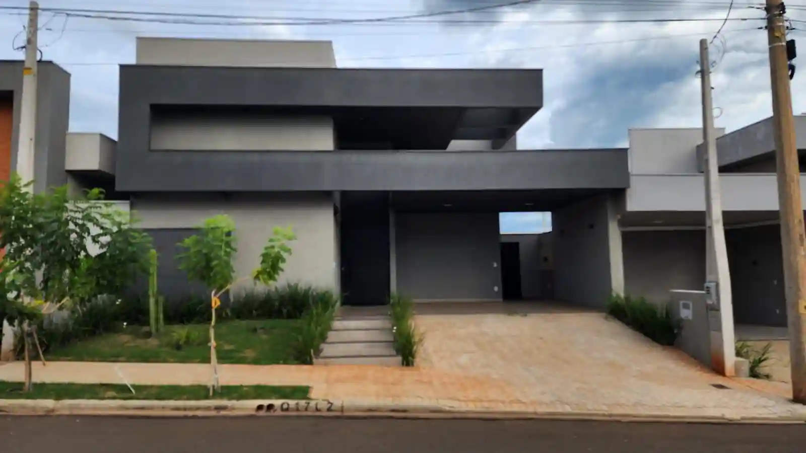 Casa de Condomínio com 3 quartos à venda, 219m² — foto 1 de 27