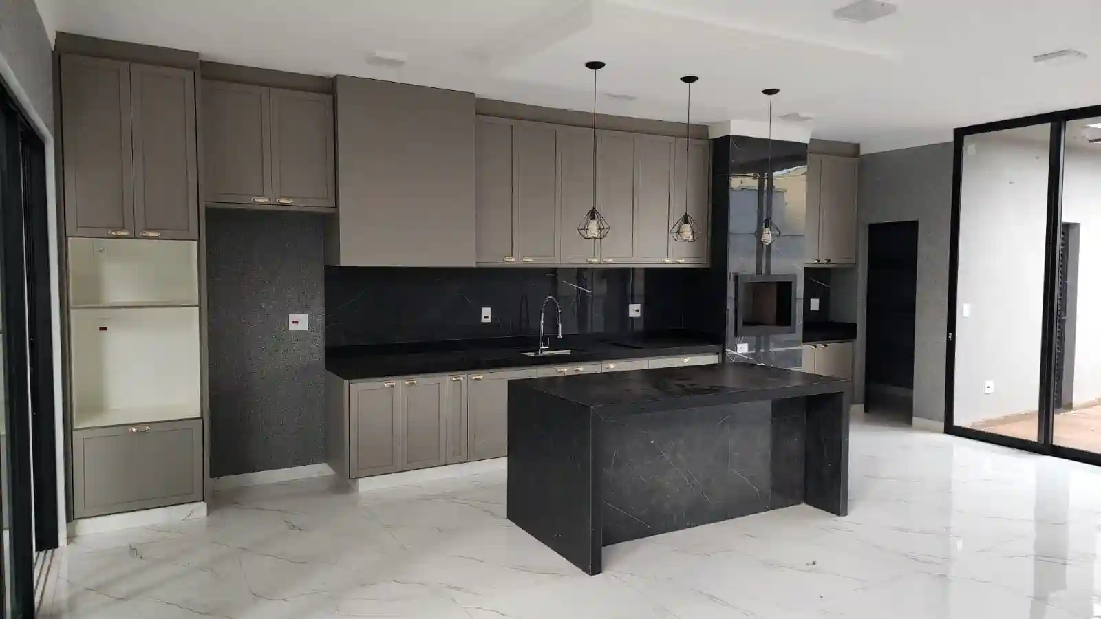 Casa de Condomínio com 3 quartos à venda, 219m² — foto 6 de 27