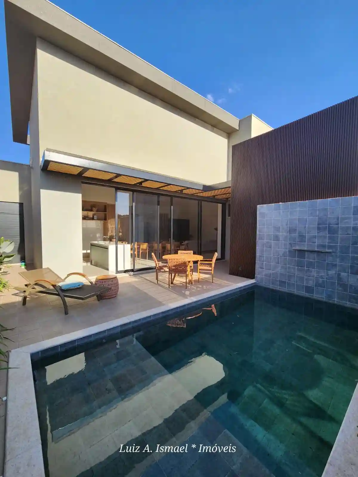 Casa de Condomínio com 3 quartos à venda, 357m² — foto 1 de 28