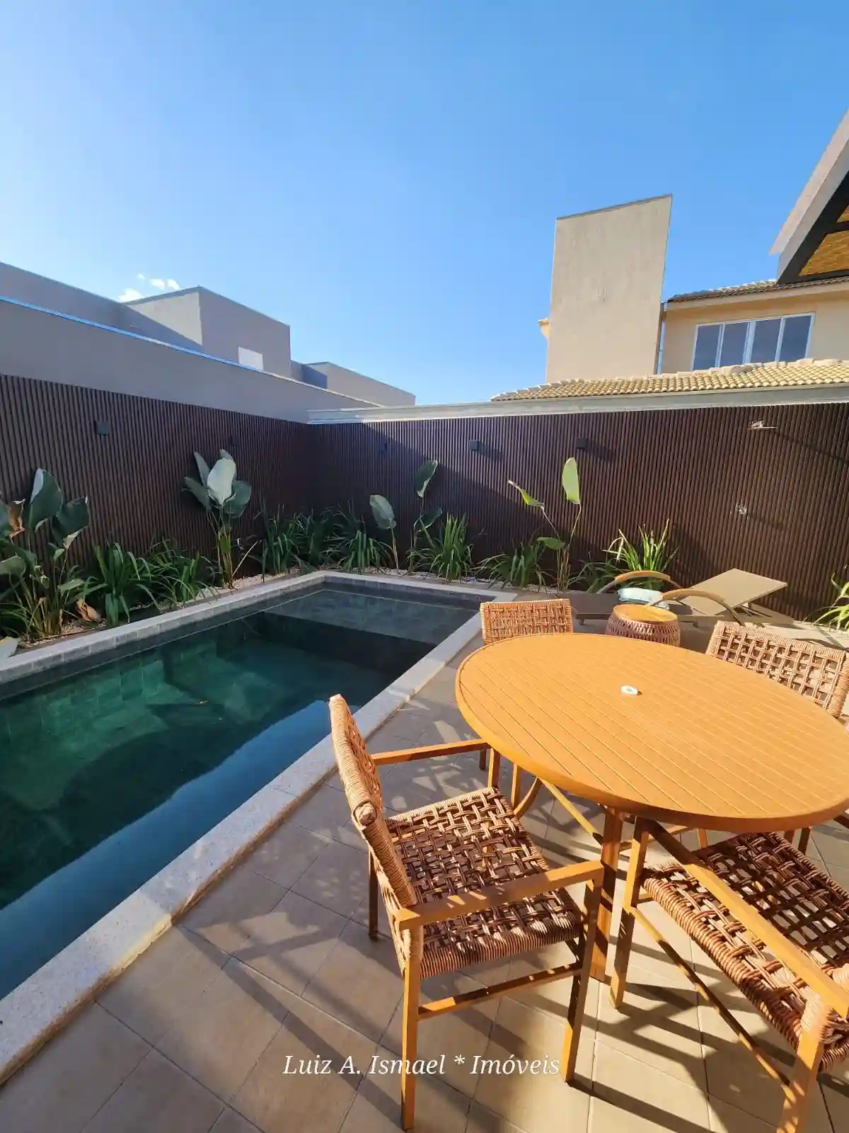 Casa de Condomínio com 3 quartos à venda, 357m² — foto 2 de 28