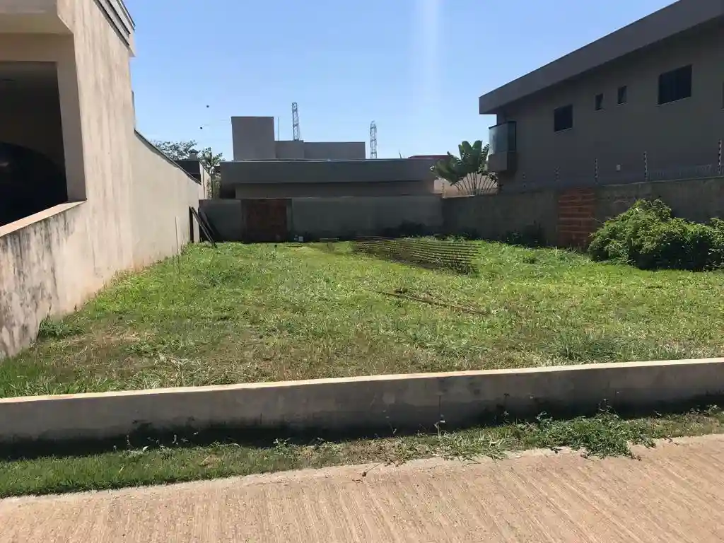 Terreno / Lote / Condomínio  à venda, 420m² — foto 2 de 3