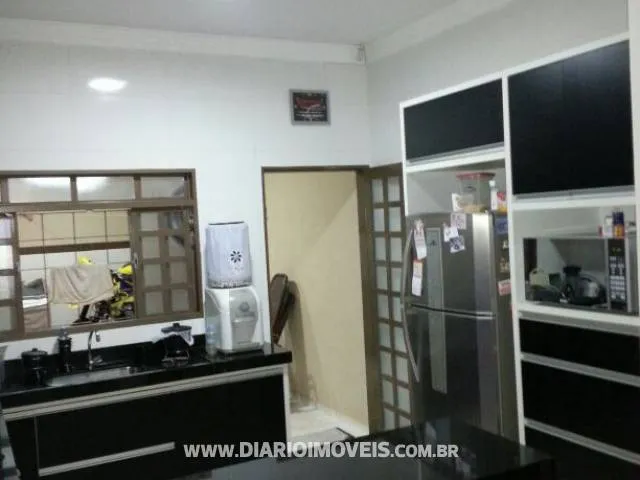 Casa à venda — foto 2 de 2