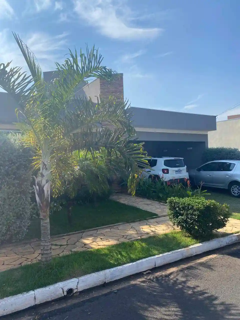 Casa de Condomínio com 3 quartos à venda, 220m² — foto 2 de 17